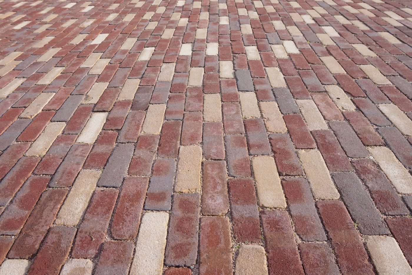 Westermarckin puisto, Järvenpää, bulevardin kiveys Siena ja Padova sekoitus